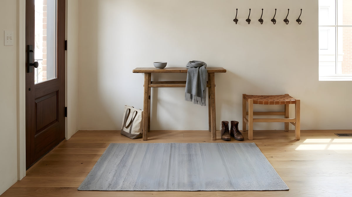 Clara Unique Gray Flatweave Wool & Viscose Rug in a entryway
