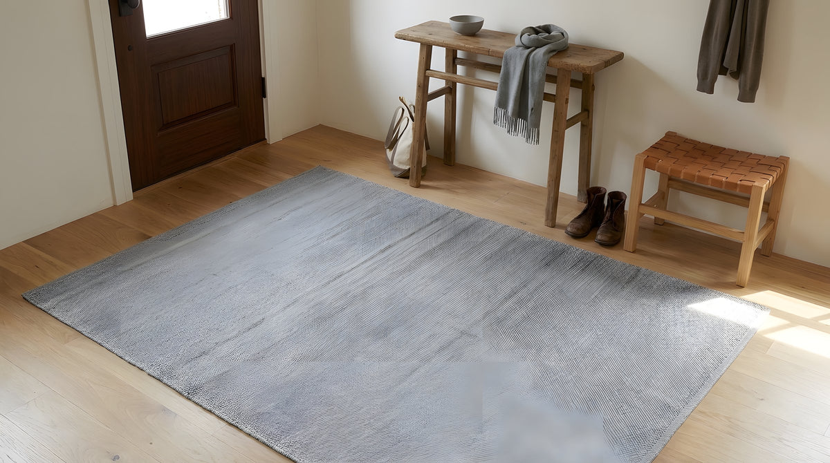 Clara Unique Gray Flatweave Wool & Viscose Rug in a entryway