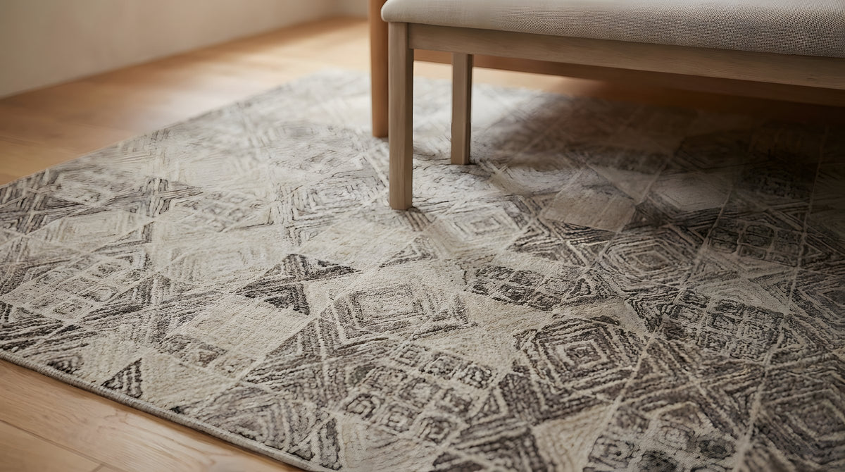 Cozy Quinn Gray Hand Tufted Wool Rug in a bedroom