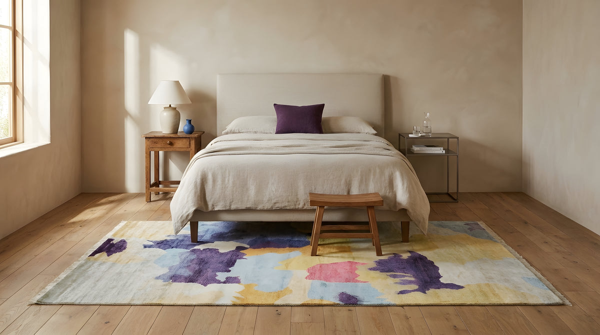 Fiona Para Multicolor Handmade Bamboo Silk Rug in a bedroom