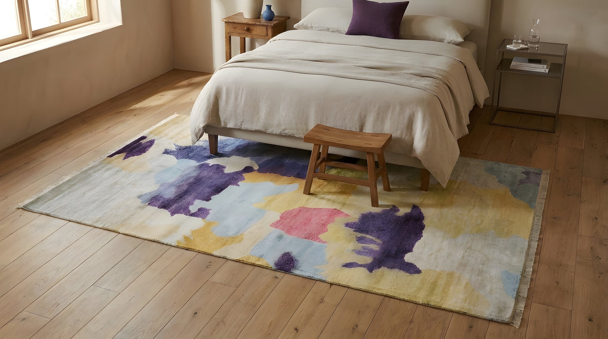 Fiona Para Multicolor Handmade Bamboo Silk Rug in a bedroom