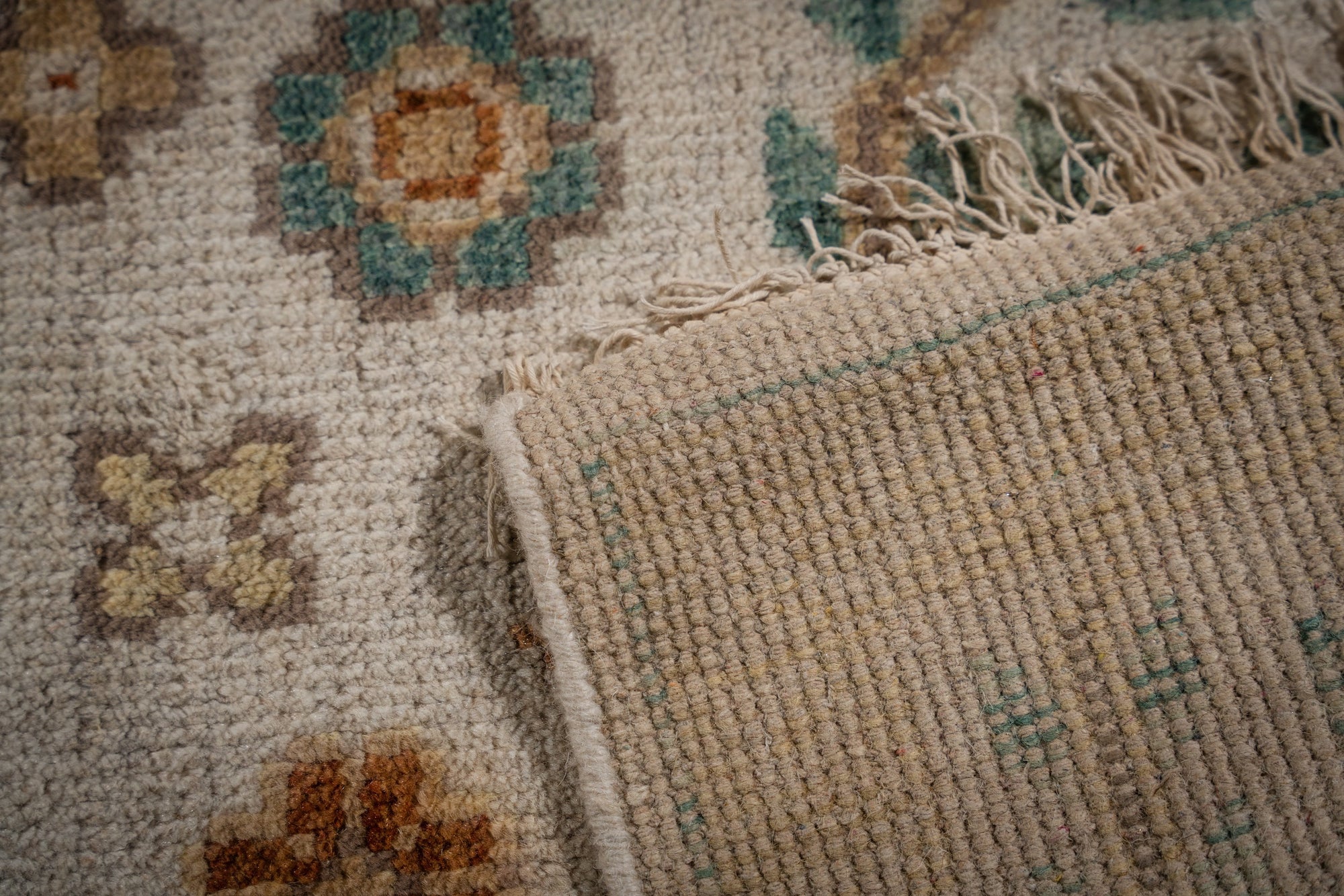 Ivory Oushak rug back and fringe detail