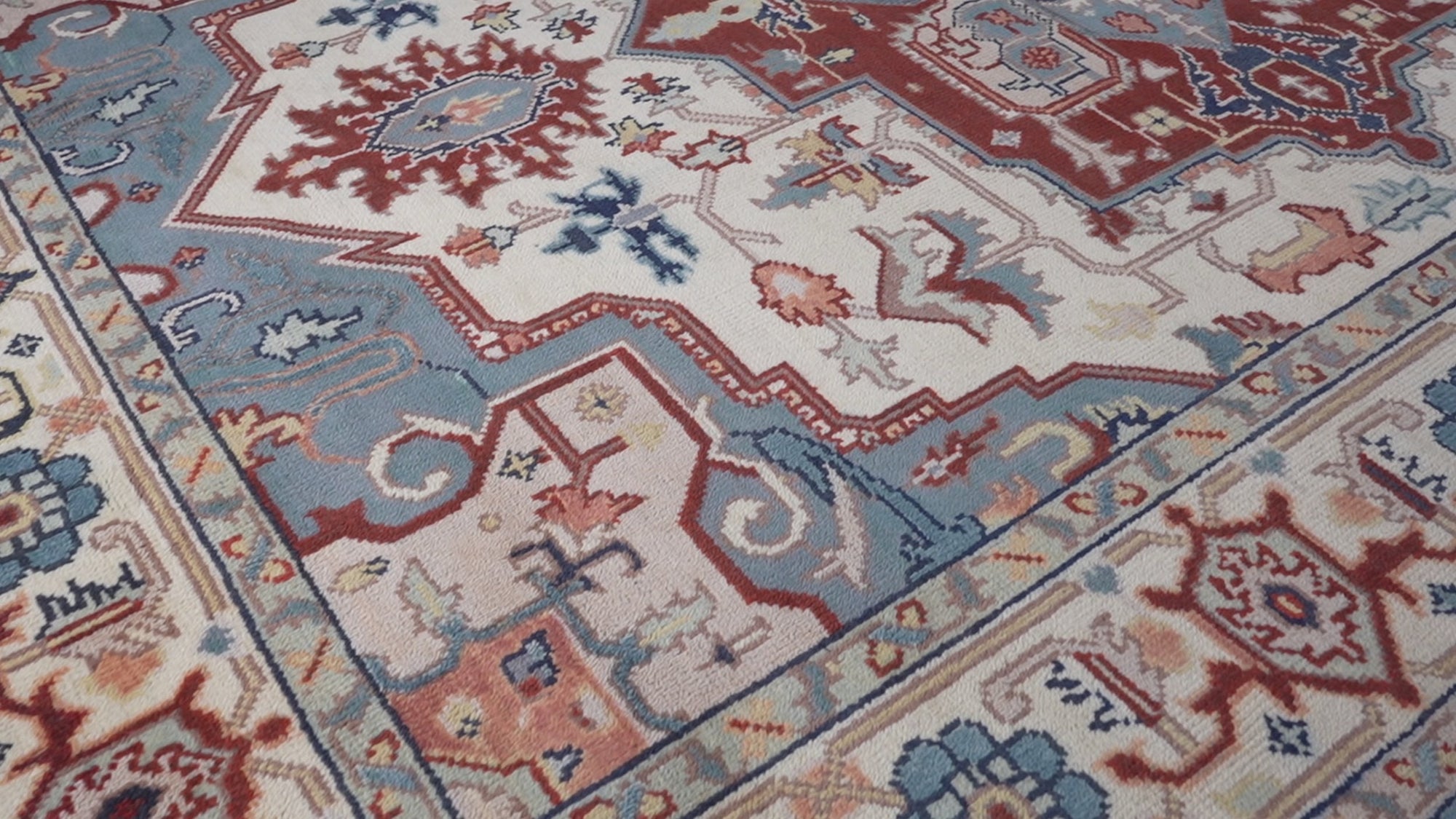 Ivory medallion rug central medallion detail