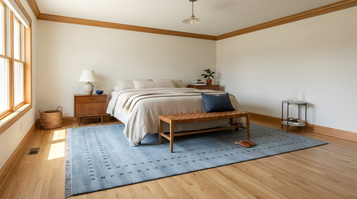 Jasmine Alluring Gray Handmade Wool Rug in a bedroom