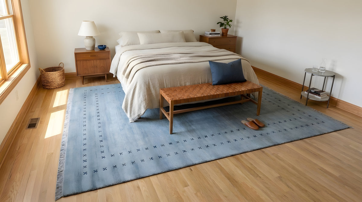 Jasmine Alluring Gray Handmade Wool Rug in a bedroom