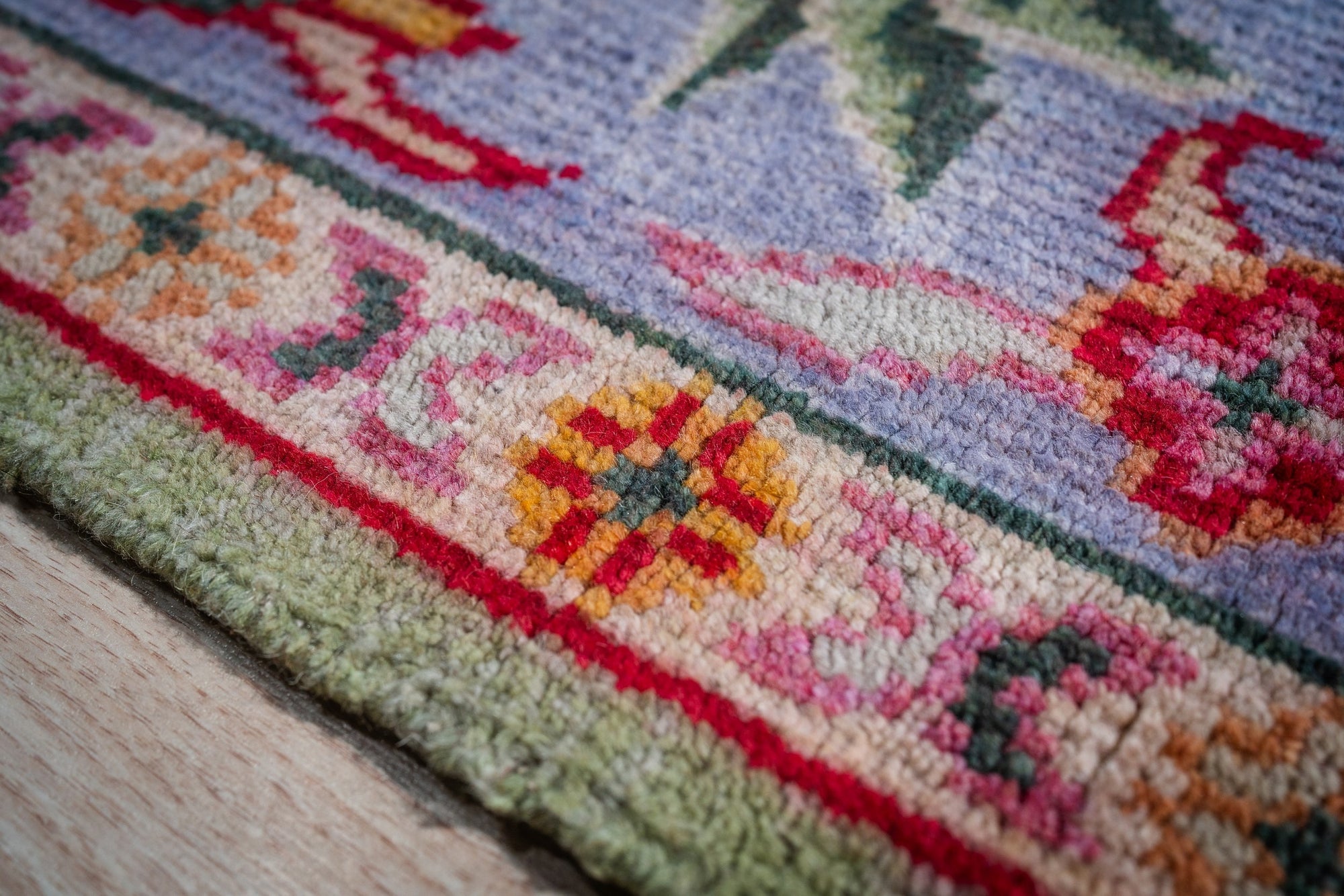 Light green Oushak rug border and corner detail