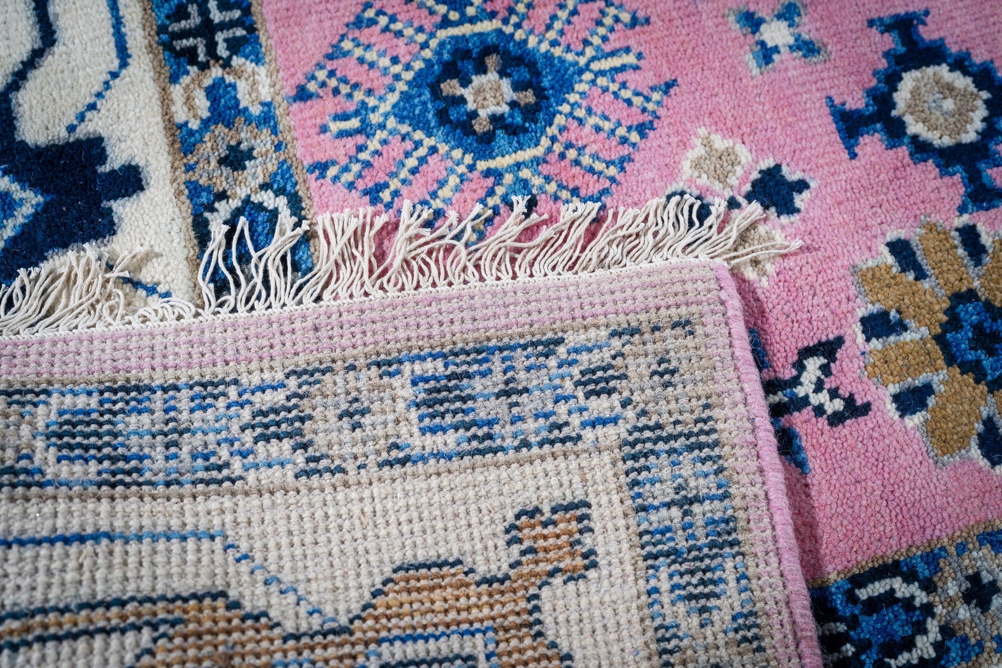 Pink ivory Kazak rug hand-knotted back and fringe detail