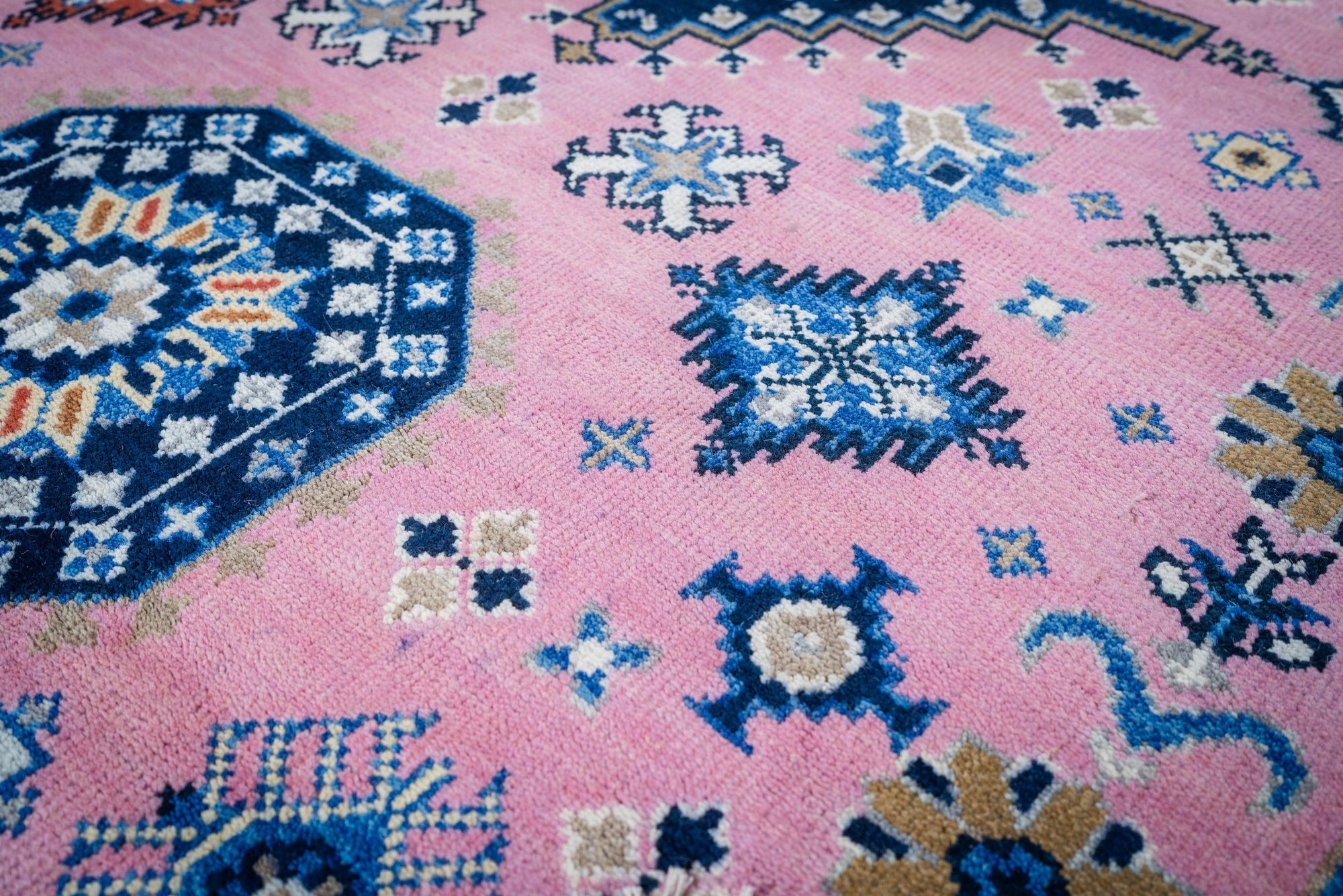 Pink ivory Kazak rug field close-up