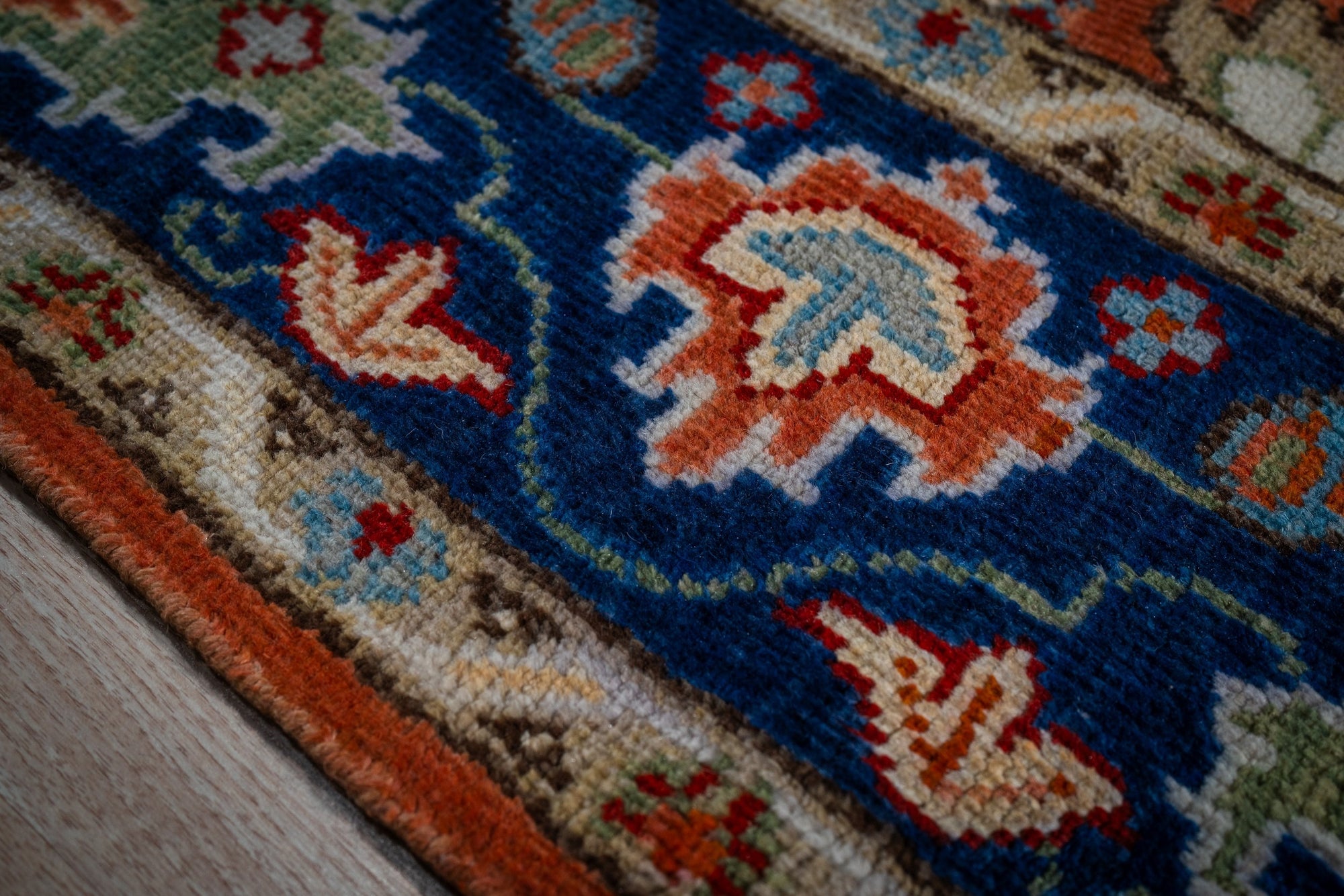 Rust Oushak rug navy border motif close-up