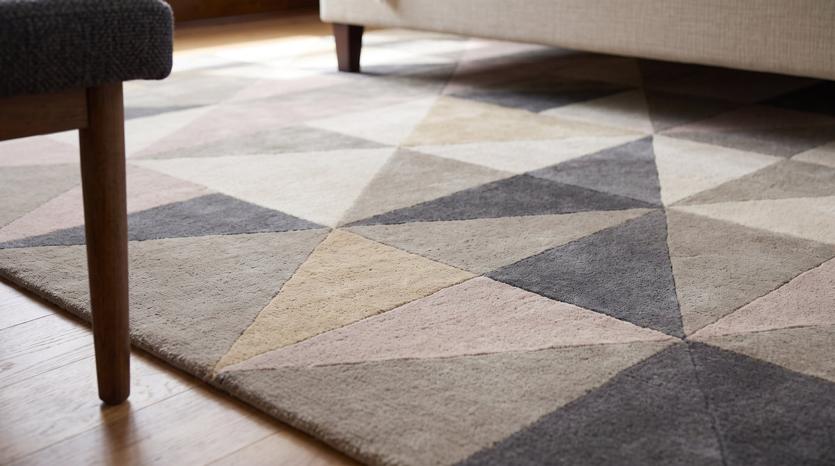 Trendy Classic Multicolor Hand Tufted Wool Rug in a bedroom