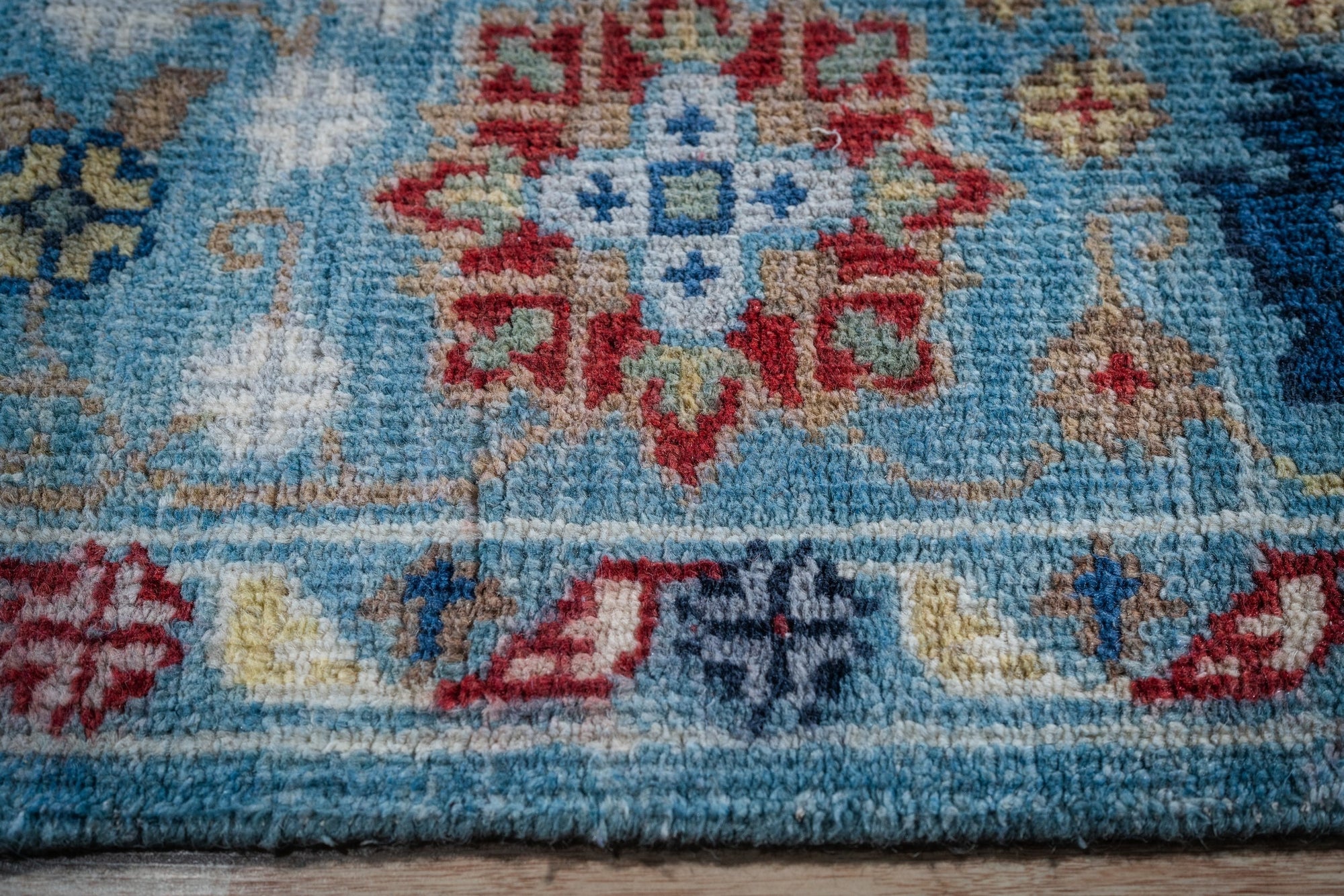 Turquoise Oushak rug border motif close-up