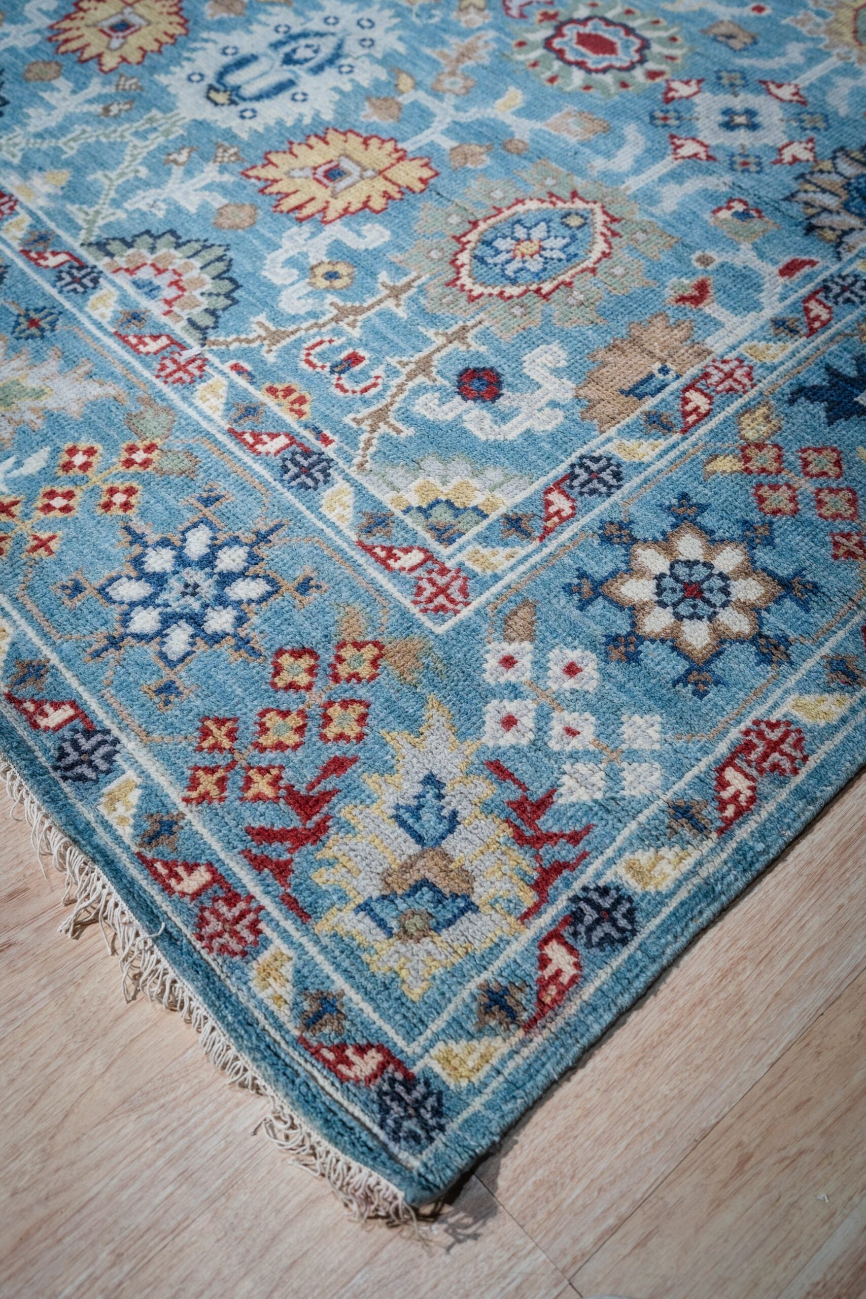 Turquoise Oushak rug corner and border detail