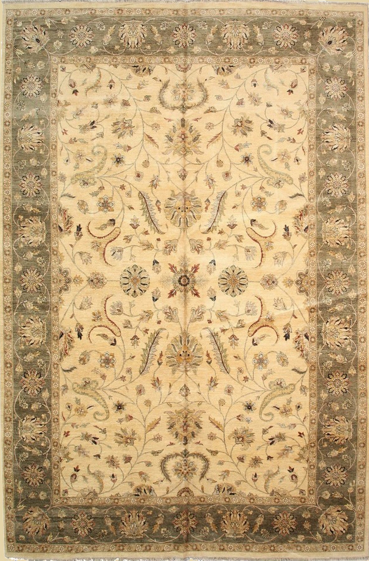 Exquisite Agra Traditional Handmade Wool Masterpiece Rug