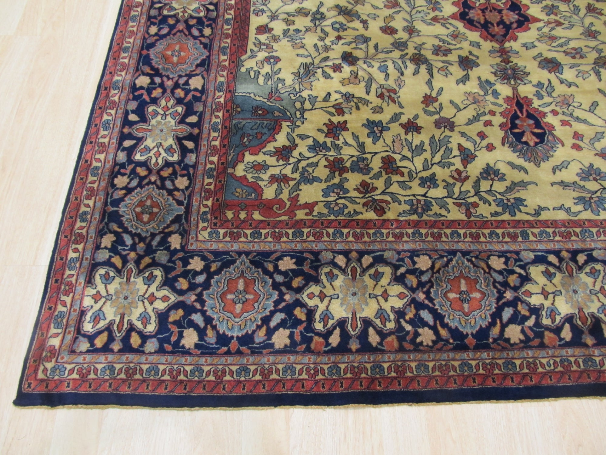 Luxurious Mohtasham Traditional Handmade Wool Masterpiece Rug