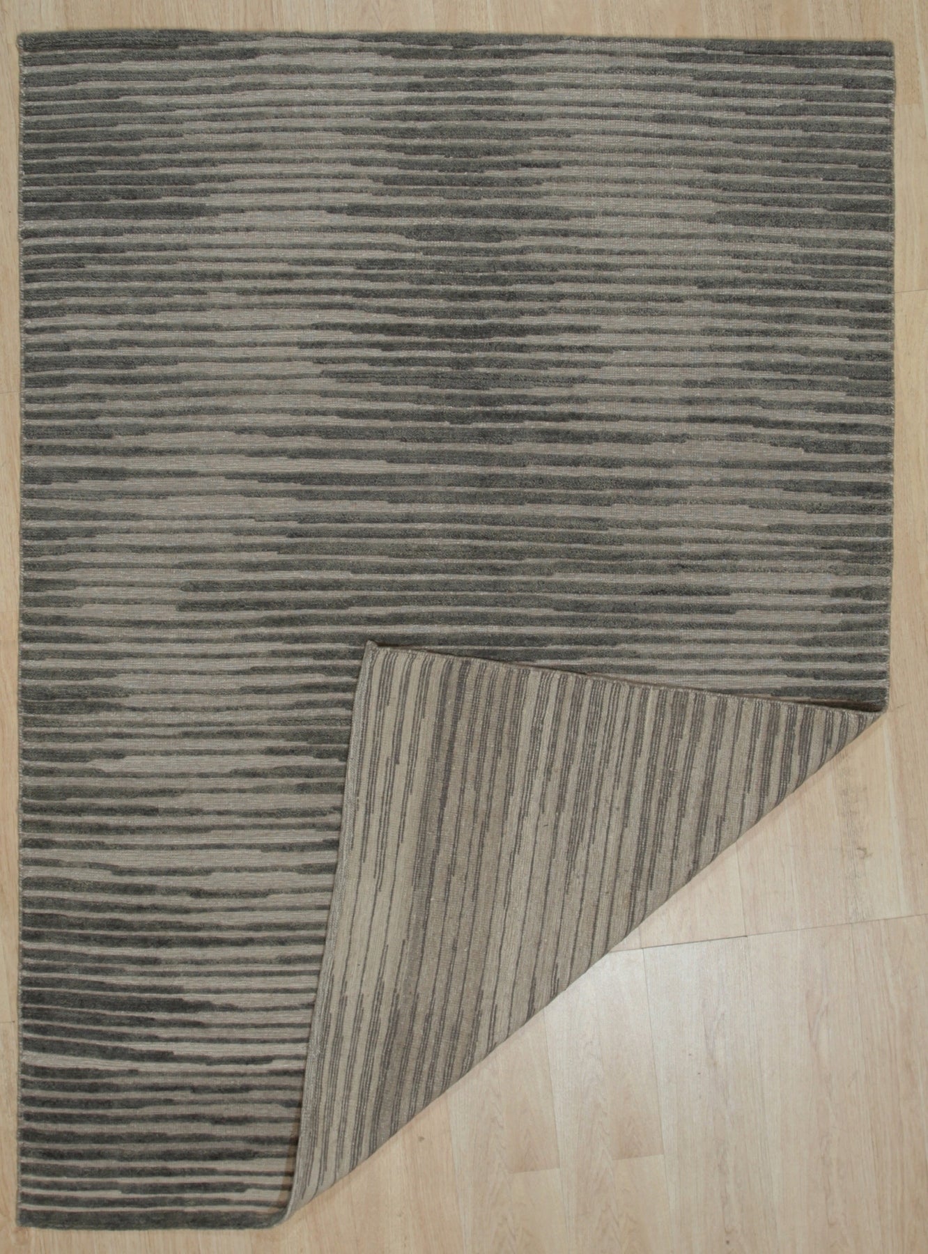 Elegant Gray Transitional Handmade Wool Artisan Rug