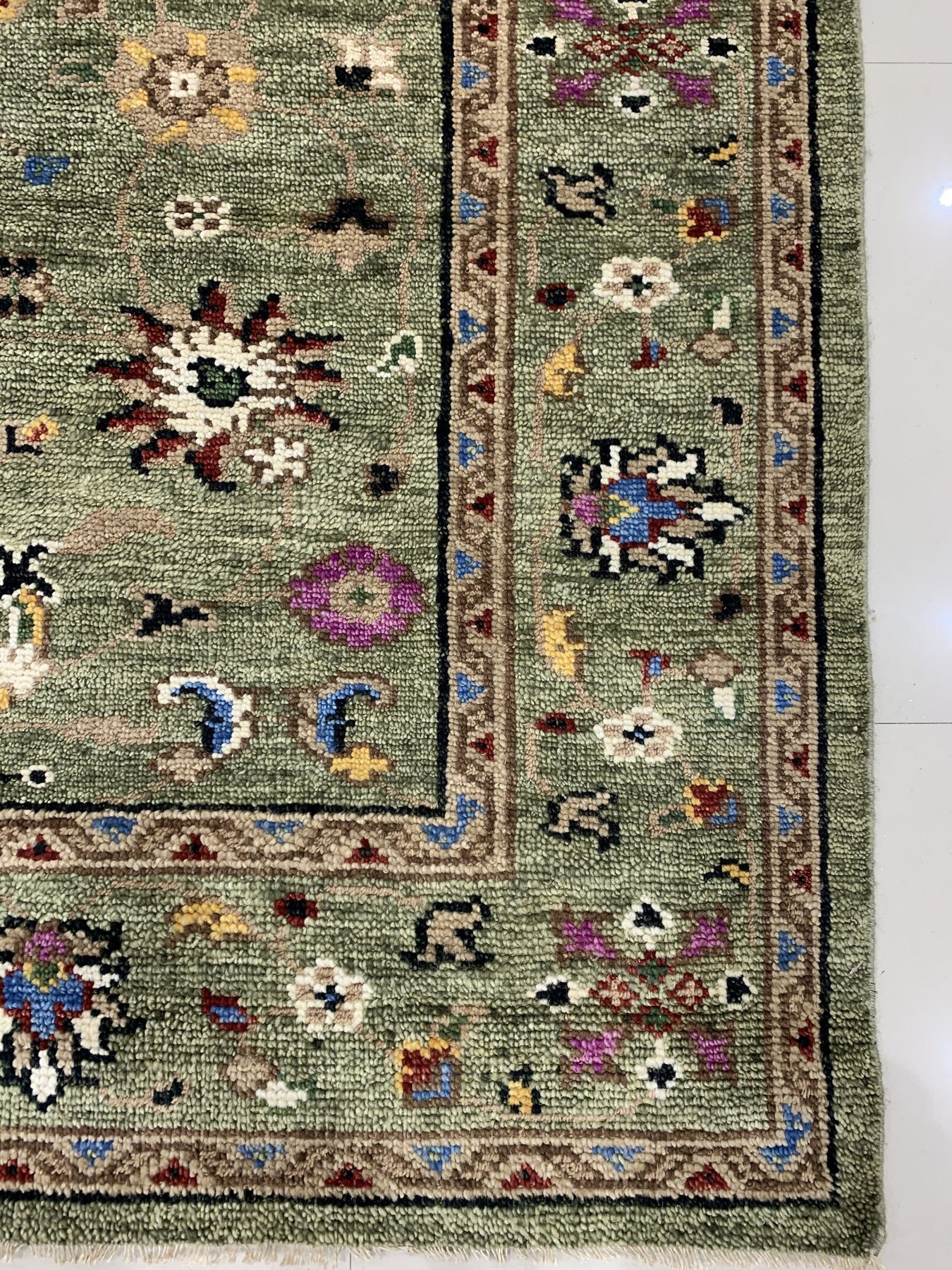 Luxurious Oriental Artisan Rug