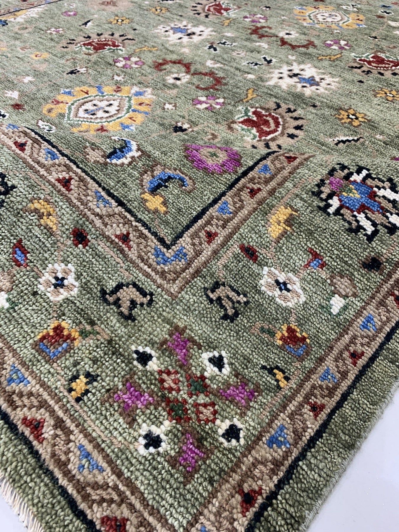 Luxurious Oriental Artisan Rug