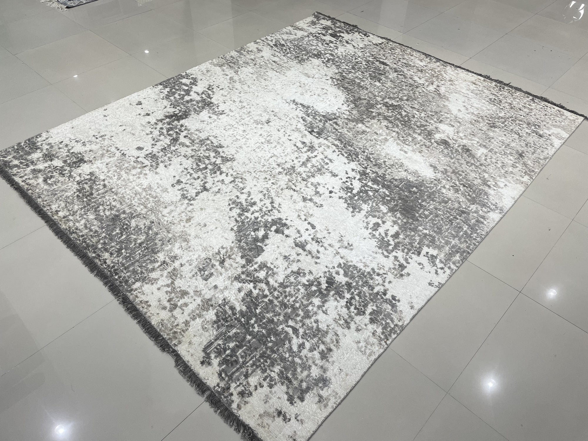 Refined Handmade Wool Transitional Rug