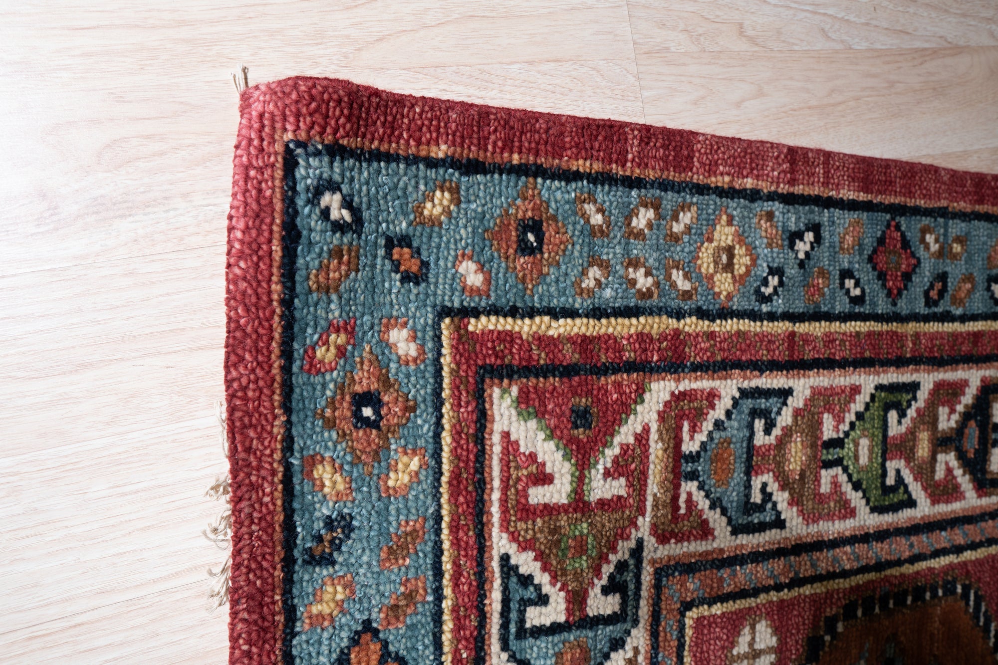 Majestic Hand Made Wool Traditional Rug