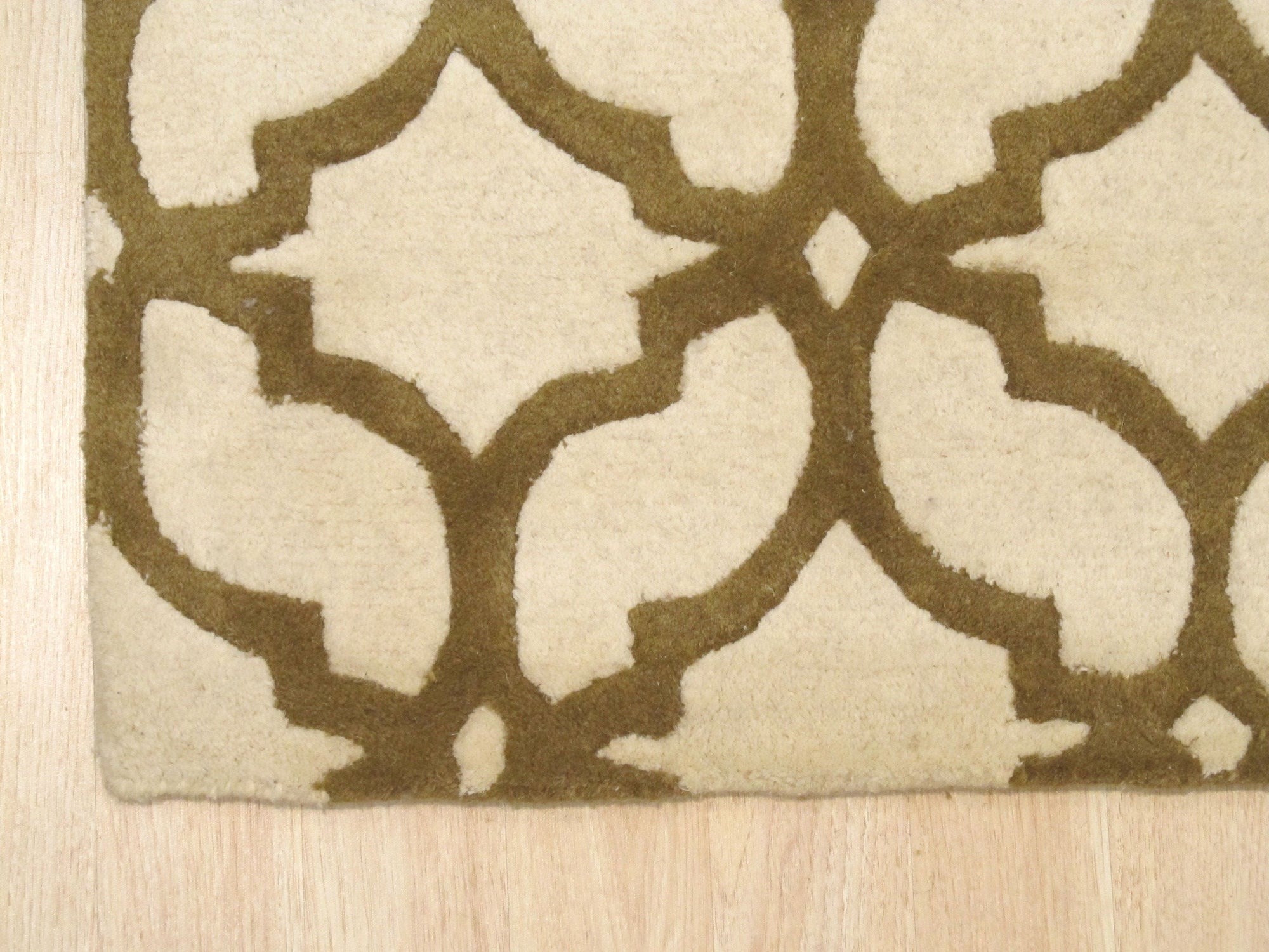 Elegant Hand-Tufted Marla Wool Rug