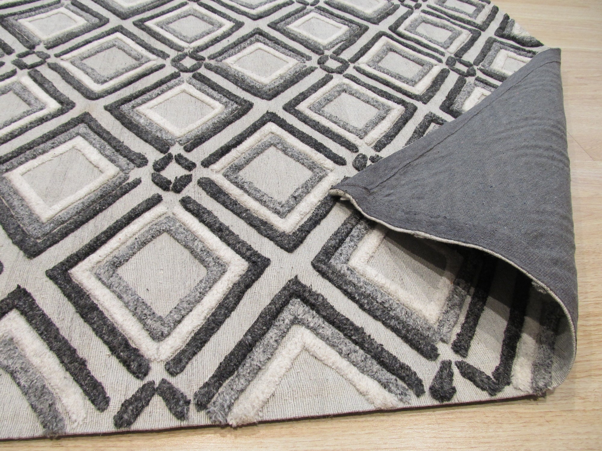 Geometric Slate Hand-Tufted Wool Rug