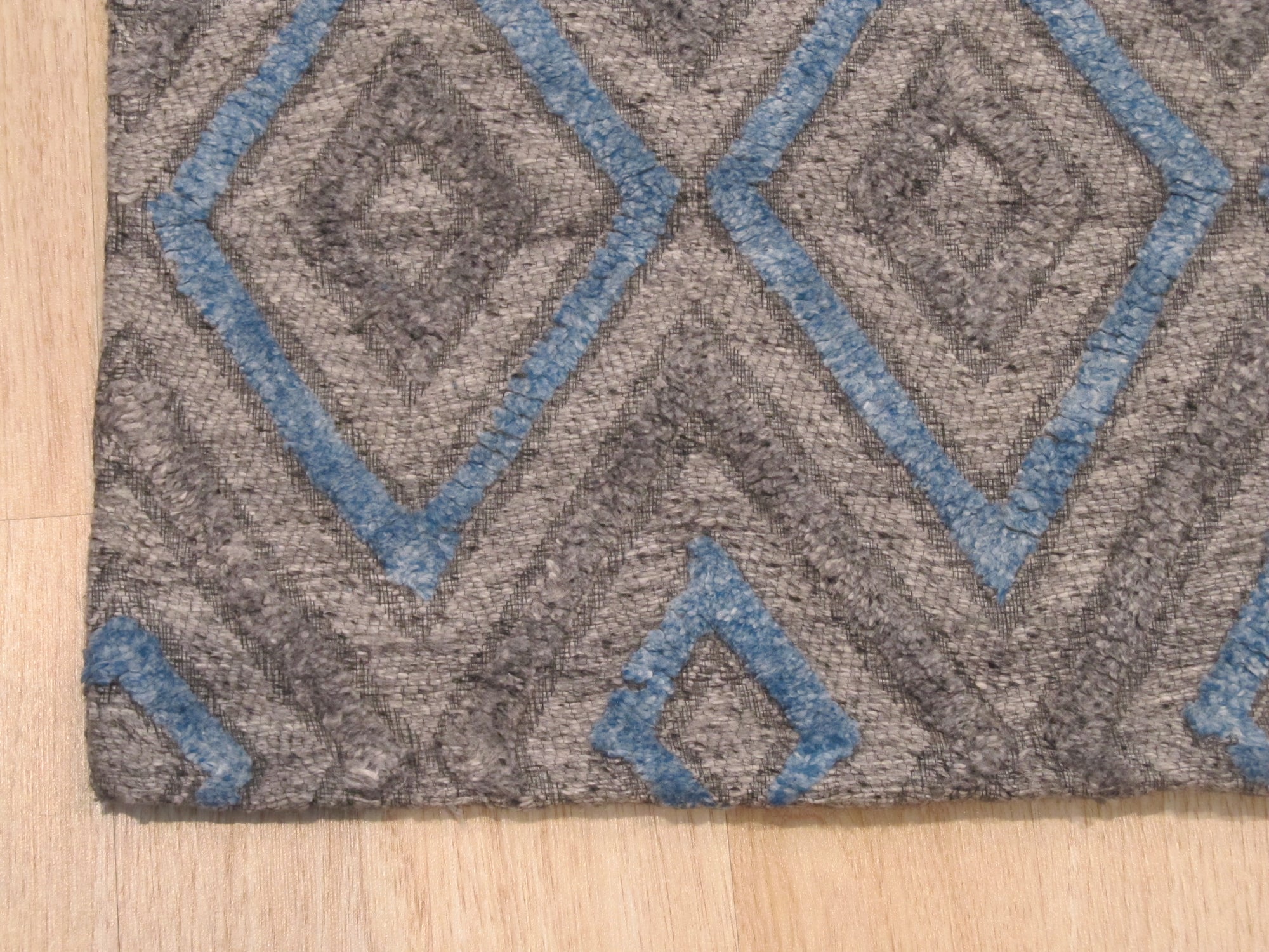 Luxurious Handmade Wool & Viscose Trellis Rug