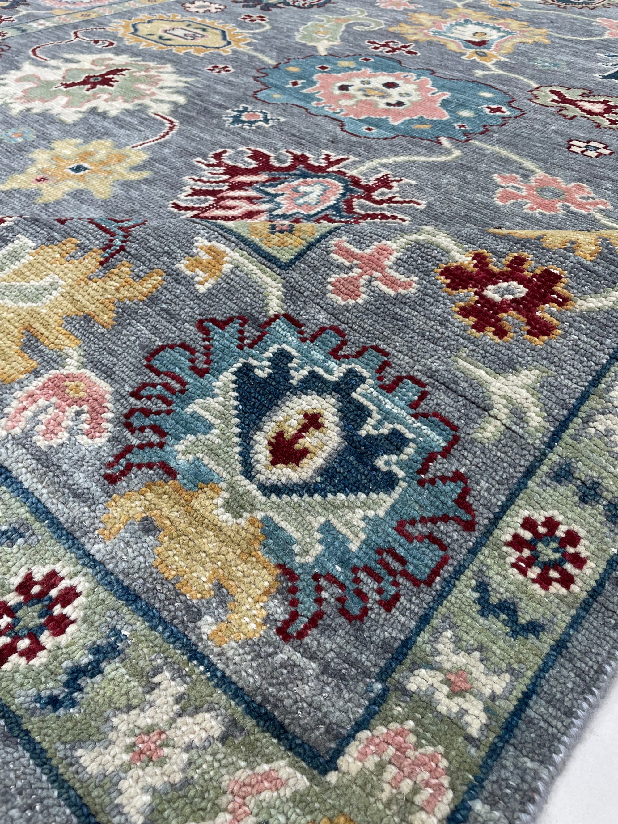 Lyra Hand-Knotted Mahal Rug