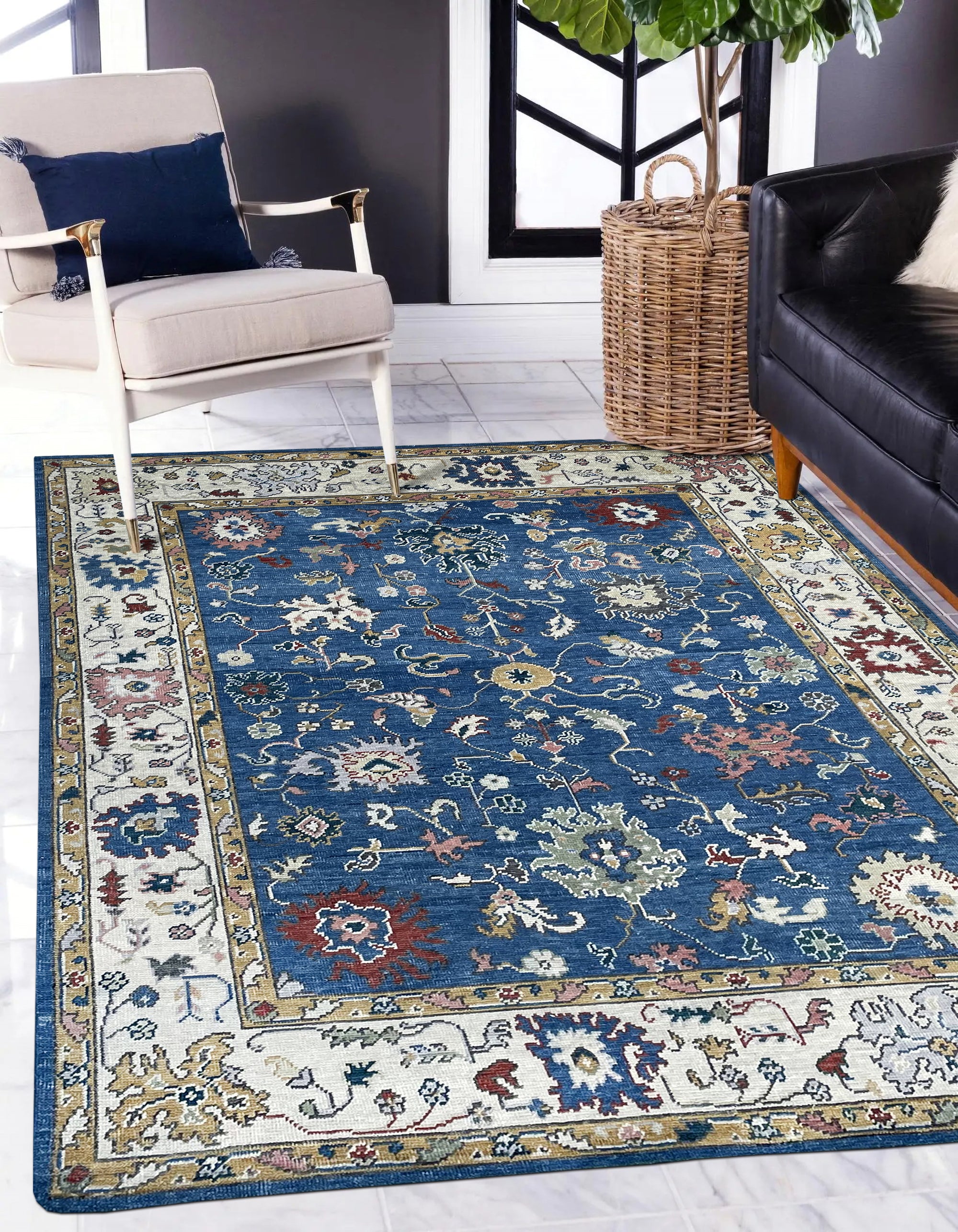 Elegant Mahal Hand-Knotted Wool Rug